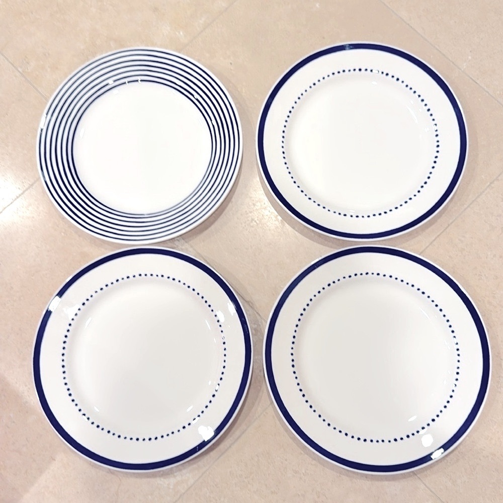Kate Spade LIKE NEW set of 4 
Charlotte Street Dinner Plate
*mint condition*